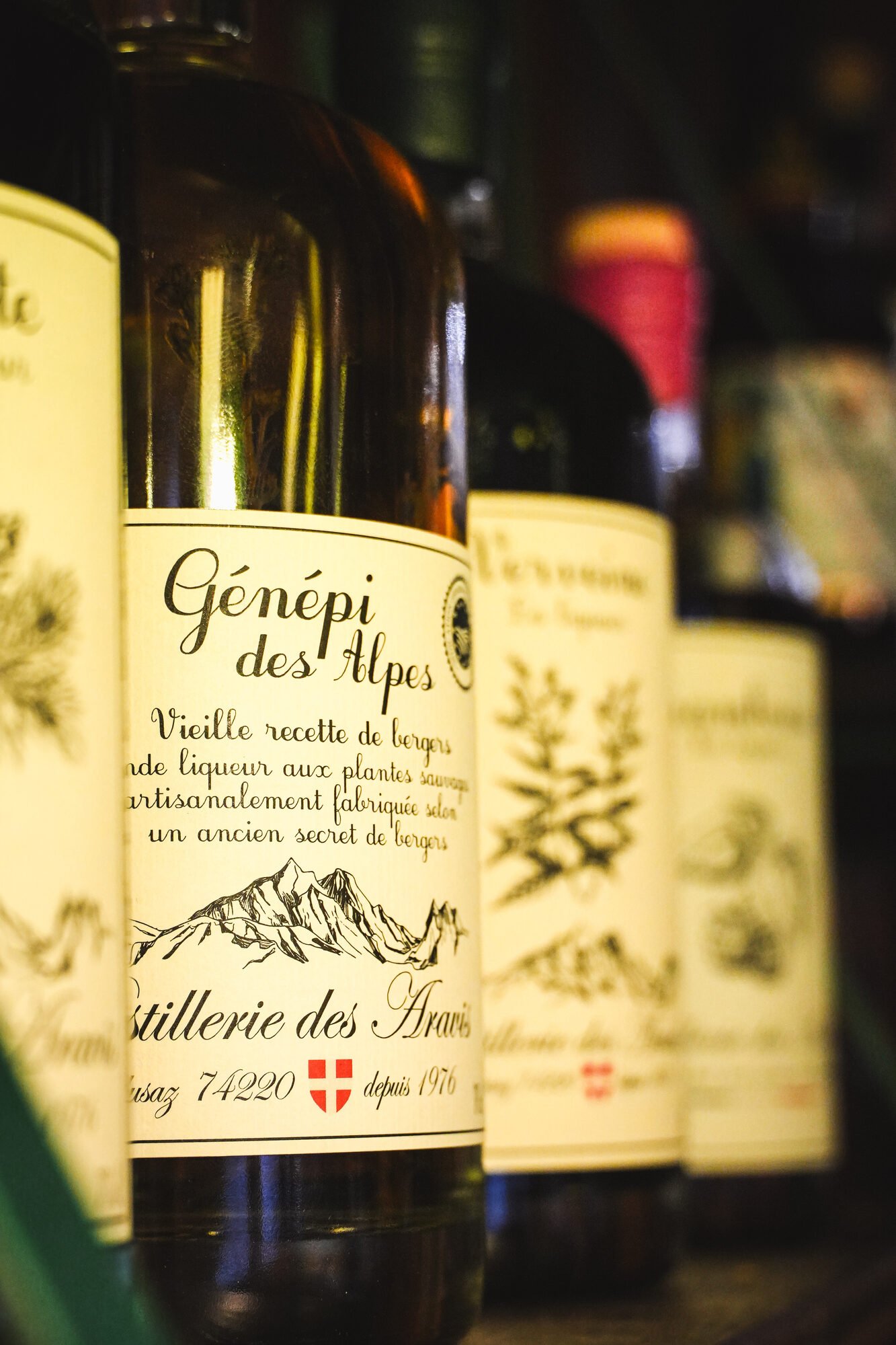 Bouteille de Génépi des Alpes, liqueur artisanale servie au restaurant La Table de Camille